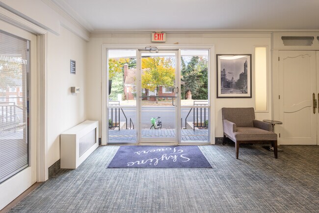 Skyline Towers in Washington, DC - Foto de edificio - Lobby
