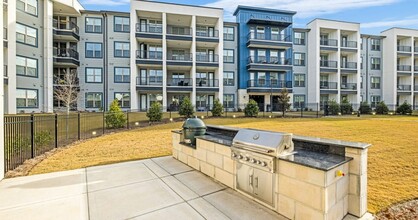 The Samford Glenn Apartments in Auburn, AL - Building Photo - Building Photo