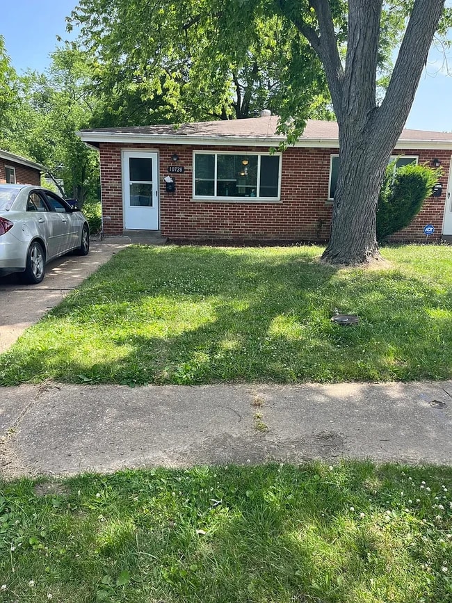 10728 Tropic Dr in St. Ann, MO - Foto de edificio - Building Photo