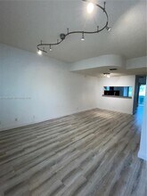 207 Mallory Ct in Weston, FL - Building Photo - Building Photo