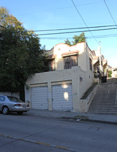 1111 Douglas St in Los Angeles, CA - Building Photo - Building Photo