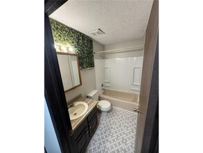 571 County Rd B E in Maplewood, MN - Building Photo - Building Photo