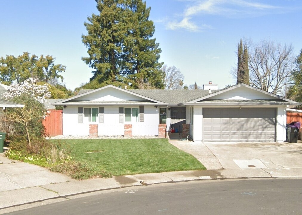 2537 Warrego Way in Sacramento, CA - Building Photo