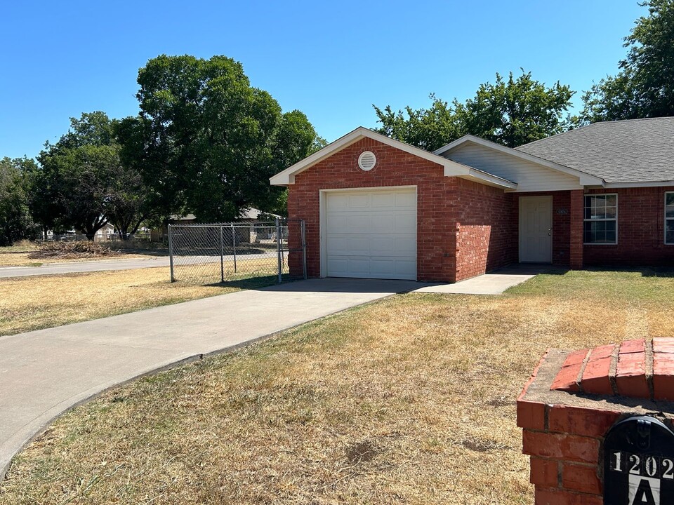 1202 SW 25th St-Unit -Unit A in Lawton, OK - Building Photo