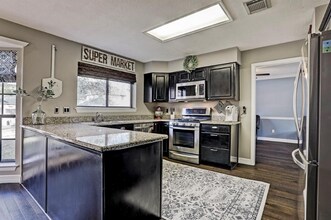 2018 Spinnaker Dr in League City, TX - Foto de edificio - Building Photo