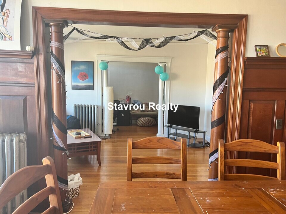 1681 Beacon St, Unit 3 in Brookline, MA - Building Photo