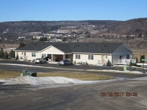 Donat's Brow in Cobleskill, NY - Foto de edificio - Building Photo