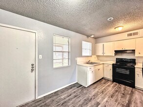 712 Martindale Rd in San Marcos, TX - Building Photo - Building Photo