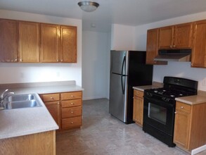 213 Barnett St, Unit 213 in Santa Rosa, CA - Building Photo - Building Photo