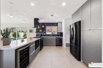 945 N Buttonwillow Cir in Palm Springs, CA - Building Photo - Building Photo