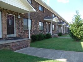 Royal Meadow Townhouse Apartments in Calhoun, GA - Building Photo