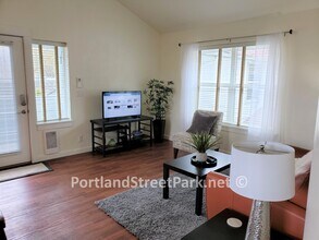 2929 Portland St in Eugene, OR - Foto de edificio - Building Photo
