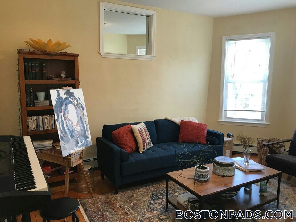 27-29 Cameron Ave., Unit 1 in Somerville, MA - Foto de edificio