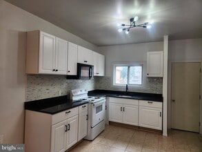 1803 Bridge St in Philadelphia, PA - Building Photo - Building Photo