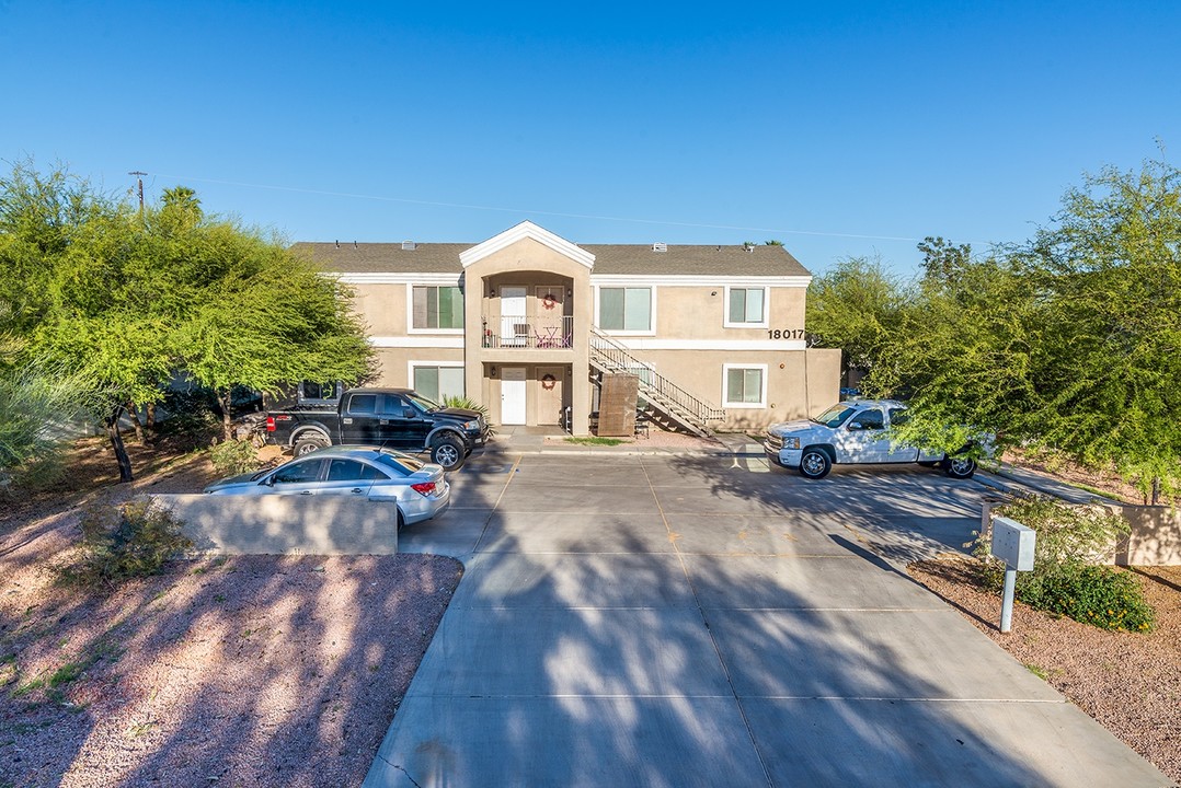 18017 N 40th Pl in Phoenix, AZ - Building Photo