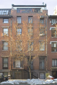 6 E 10th St in New York, NY - Building Photo