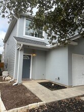 7811 Kingsbury Wood in San Antonio, TX - Building Photo - Building Photo