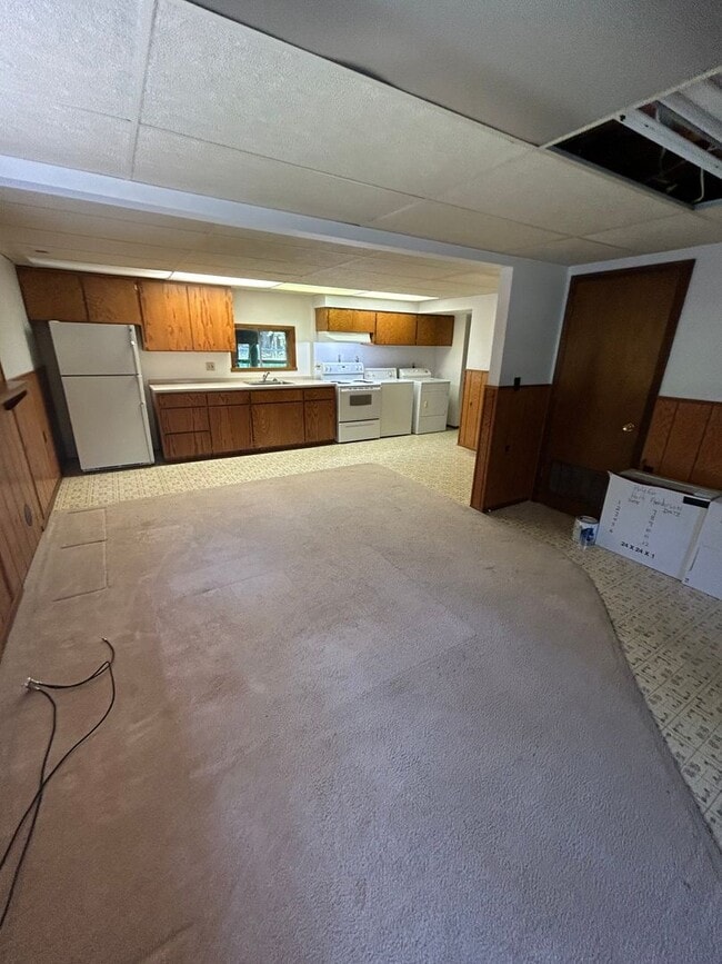1600 Lake Blaine Rd in Kalispell, MT - Foto de edificio - Building Photo