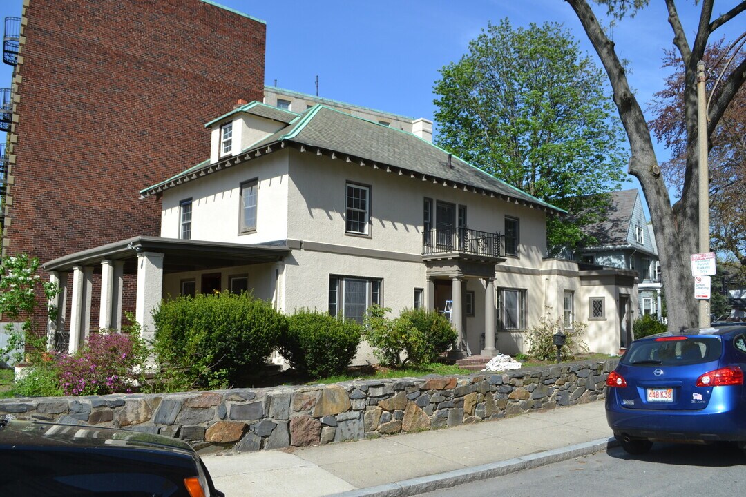 1860 Commonwealth Ave, Unit 1 in Boston, MA - Building Photo