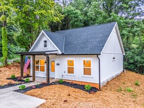 8706 Highland View Rd in Knoxville, TN - Building Photo - Building Photo