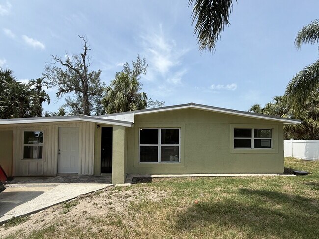 property at 4830 Treasure Dr