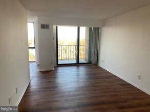 2311 Pimmit Dr in Falls Church, VA - Building Photo - Building Photo