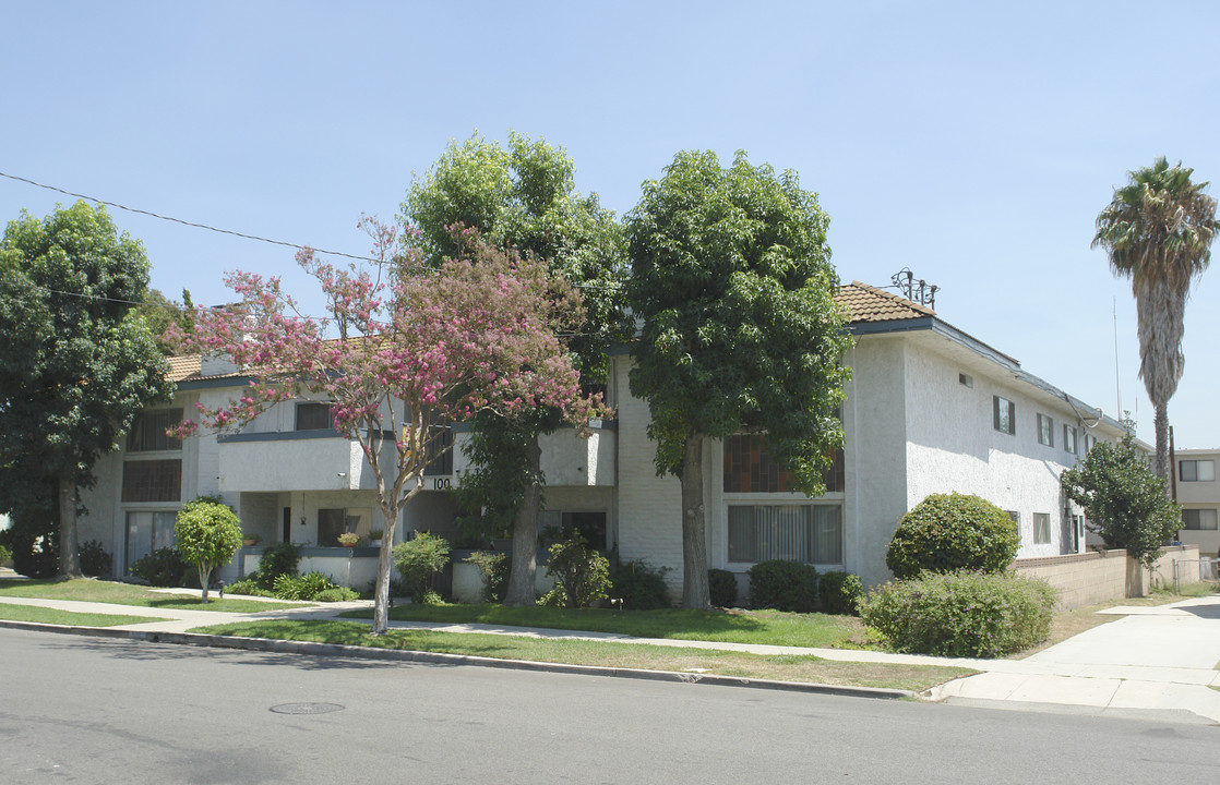 100 W Grand Ave in Alhambra, CA - Building Photo