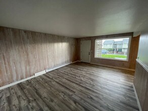 1321 SE 9th Ave in Oak Harbor, WA - Foto de edificio - Building Photo