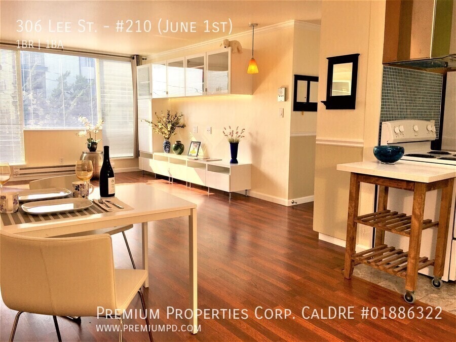 Bel Aire Courtyard in Oakland, CA - Building Photo