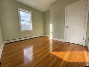 7 High Street Pl, Unit 2 in Brookline, MA - Building Photo - Building Photo