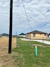 17 Chesnee Ave in Edinburg, TX - Building Photo - Building Photo