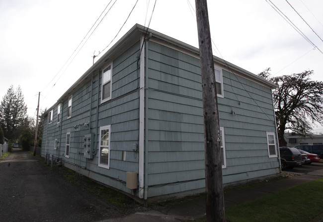 204 S Meridian St in Newberg, OR - Building Photo - Building Photo