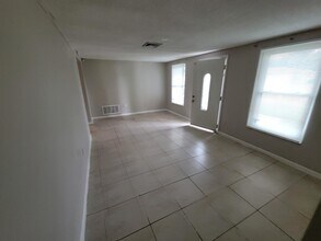 7914 Wallaba Ln in New Port Richey, FL - Building Photo - Building Photo