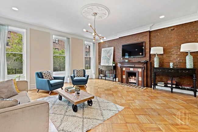 property at 31 W 84th St