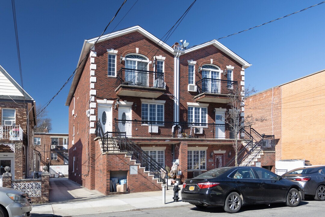 16 Bay 38th St in Brooklyn, NY - Building Photo