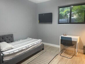 11401 Taft St in Pembroke Pines, FL - Building Photo - Building Photo