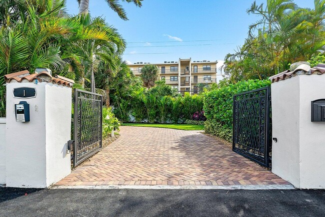 1 18th Ave S in Lake Worth Beach, FL - Building Photo - Building Photo