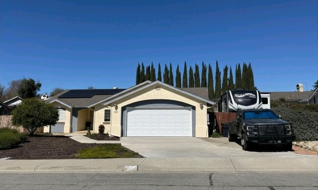 303 Rainbow Ct in Paso Robles, CA - Building Photo - Building Photo