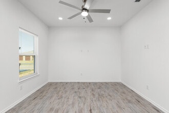 2327 N Valley Cir in La Feria, TX - Foto de edificio - Building Photo