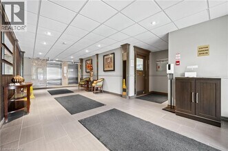 35 Green Valley Dr in Kitchener, ON - Building Photo - Building Photo