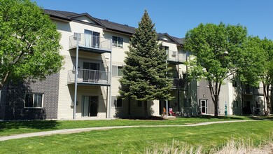 Campus Place 3 Apartments in Grand Forks, ND - Building Photo - Building Photo