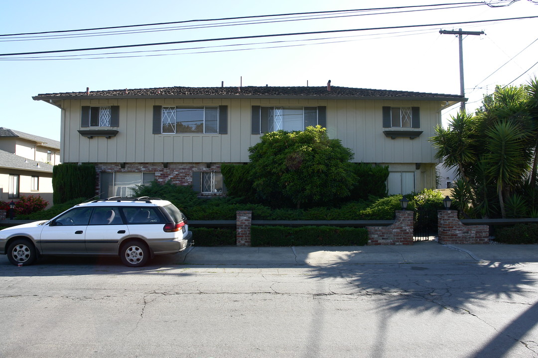 975 Oak Ln in Menlo Park, CA - Building Photo