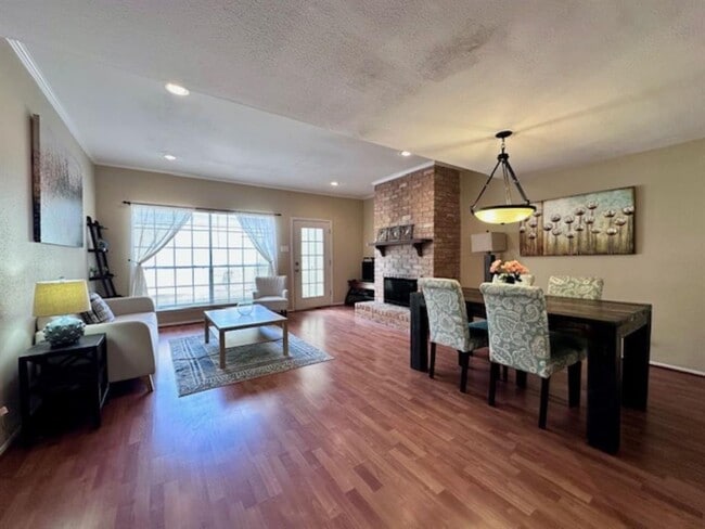 2228 S Piney Point Rd in Houston, TX - Building Photo - Building Photo
