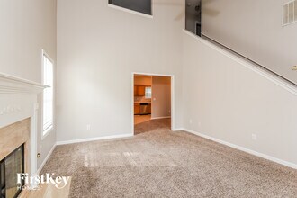 135 Lexington Ct in Woodstock, GA - Foto de edificio - Building Photo