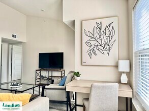 301 Towne Center Dr in Belton, MO - Foto de edificio - Building Photo