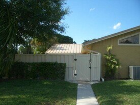 5374 Eagle Lake Dr in Palm Beach Gardens, FL - Building Photo