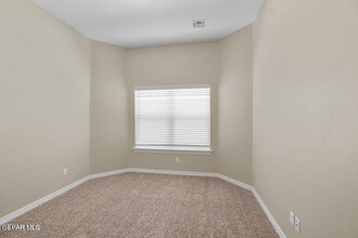 128 Esther Trl in Sunland Park, NM - Building Photo - Building Photo