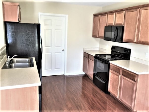 8 Sandy Point Way in Port Wentworth, GA - Building Photo - Building Photo