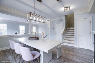 8069 Gatehouse Rd in Falls Church, VA - Building Photo - Building Photo