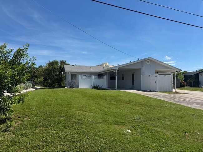 property at 384 Flamingo Dr
